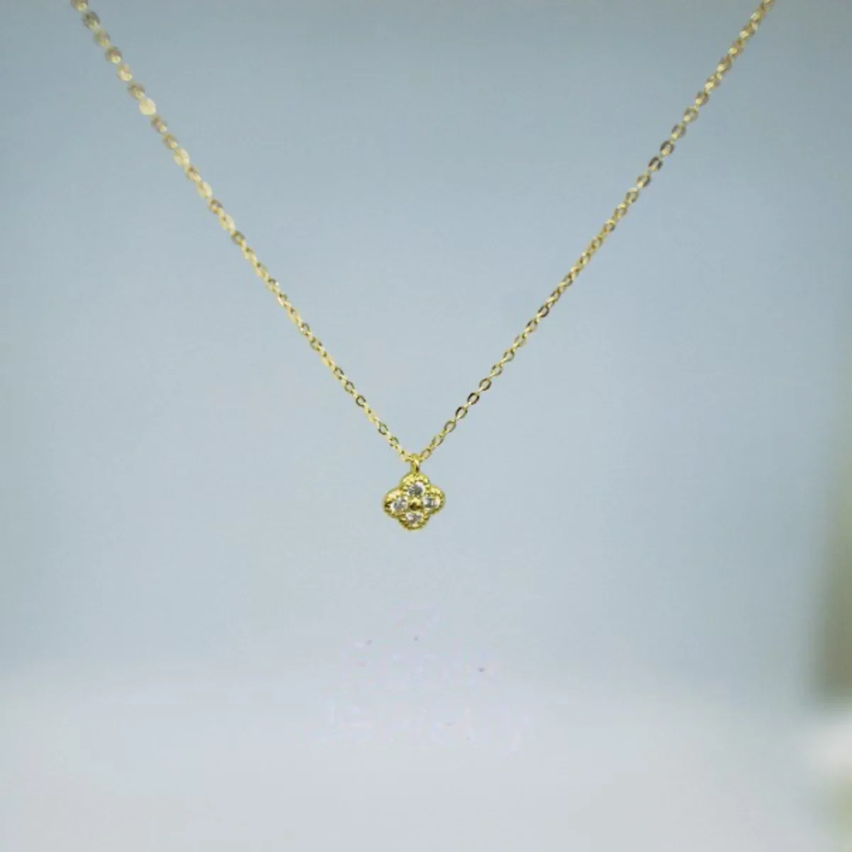 K18イエローゴールド 天然ダイヤモンドの小花ネックレス