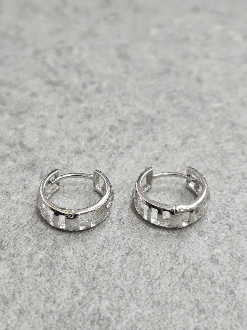 【K10 のクラシカルなギリシャ風フープピアス】